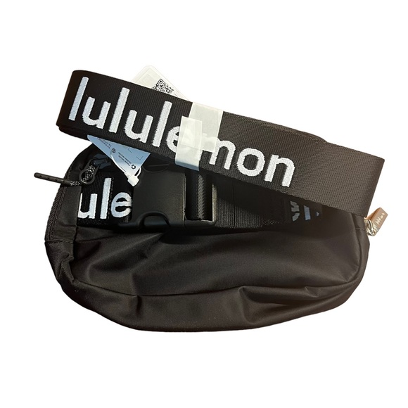 NEW Lululemon Everywhere Belt Bag Wordmark Logo Black - Picture 6 of 11